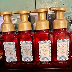 Bath & Body Works Gingham All American Red Foaming Hand Soap  🆕. (4)